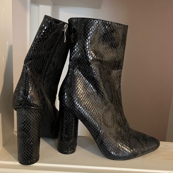 FAUX LEATHER BLACK BOOT HEELS - Picture 4 of 4